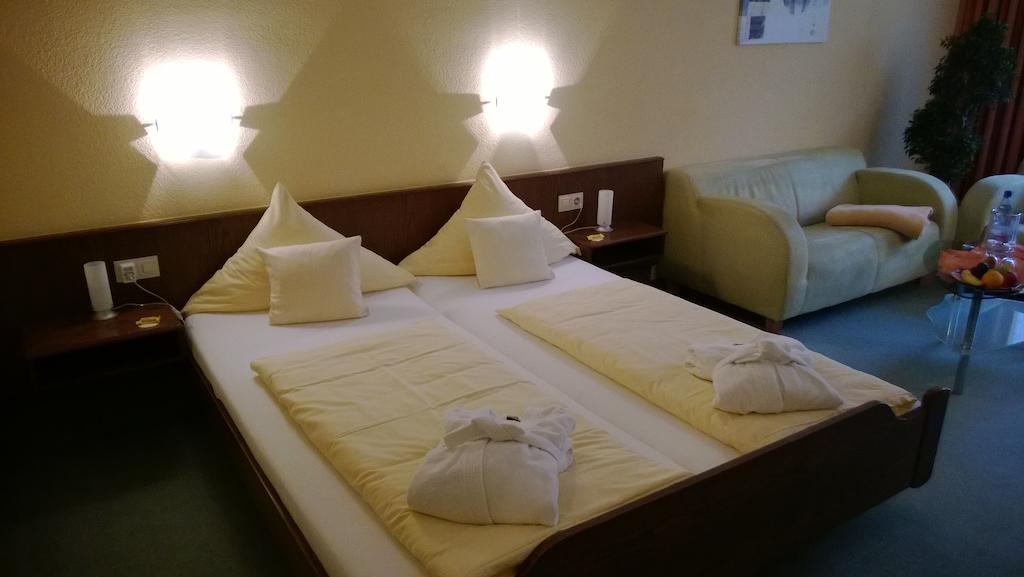 Landhotel Vierjahreszeiten Bad Königshofen im Grabfeld Pokoj fotografie