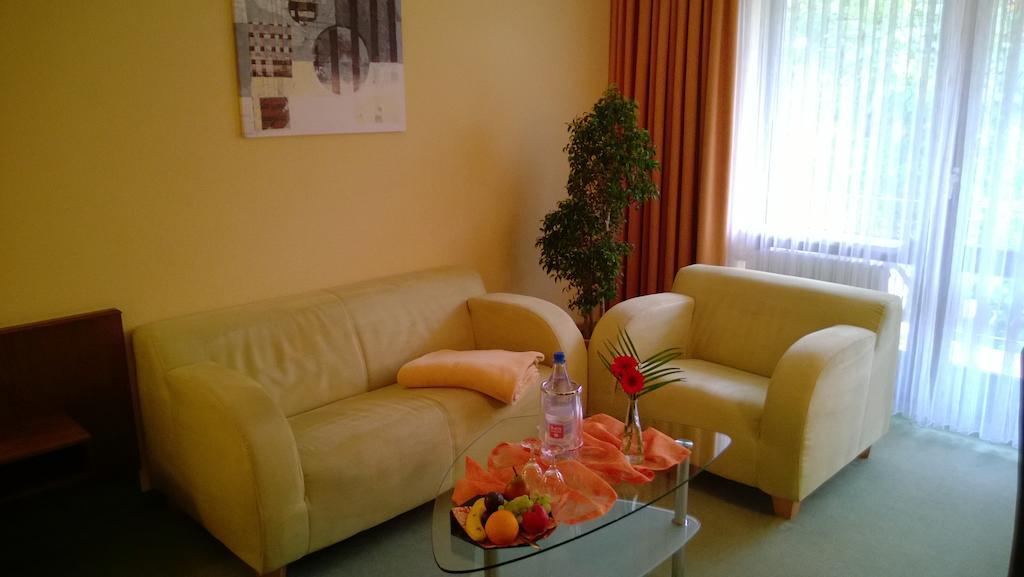 Landhotel Vierjahreszeiten Bad Königshofen im Grabfeld Pokoj fotografie